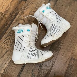 Morrow Snowboard boots Wm 9